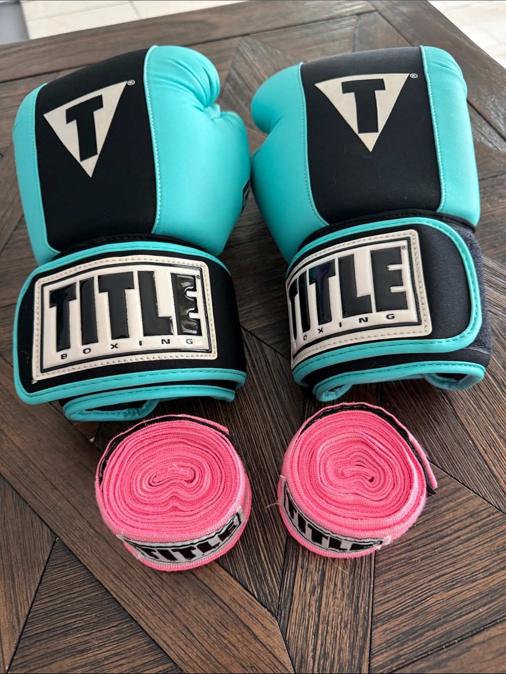 TITLE Boxing Gel Washable Gloves 3.0 Women’s Size S + 180” Hand Wraps